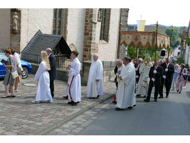 Fronleichnamsprozession durch die Straßen von Naumburg (Foto: Karl-Franz Thiede)